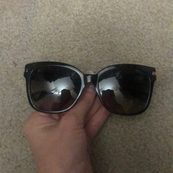 Authentic Coach Sunglasses - Picture 3 of 4